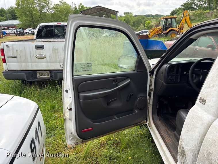 image for item EF1123 2003 Chevrolet Silverado 1500 pickup truck