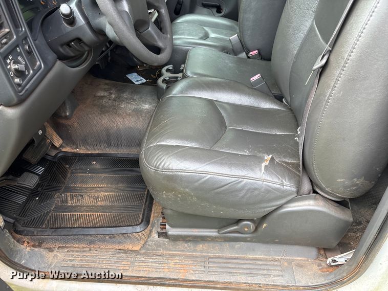 image for item EF1123 2003 Chevrolet Silverado 1500 pickup truck