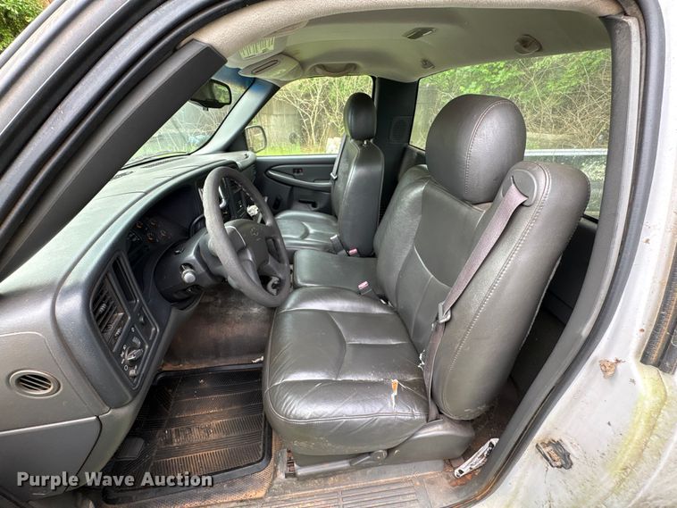 image for item EF1123 2003 Chevrolet Silverado 1500 pickup truck