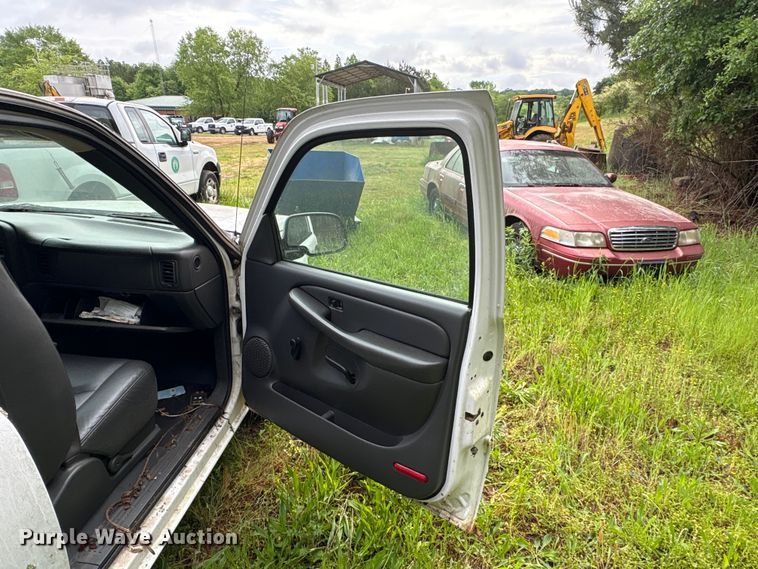 image for item EF1123 2003 Chevrolet Silverado 1500 pickup truck