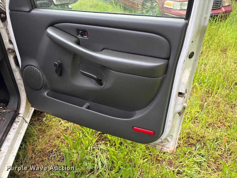 image for item EF1123 2003 Chevrolet Silverado 1500 pickup truck