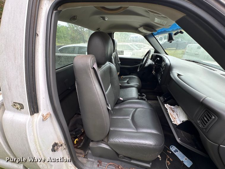 image for item EF1123 2003 Chevrolet Silverado 1500 pickup truck