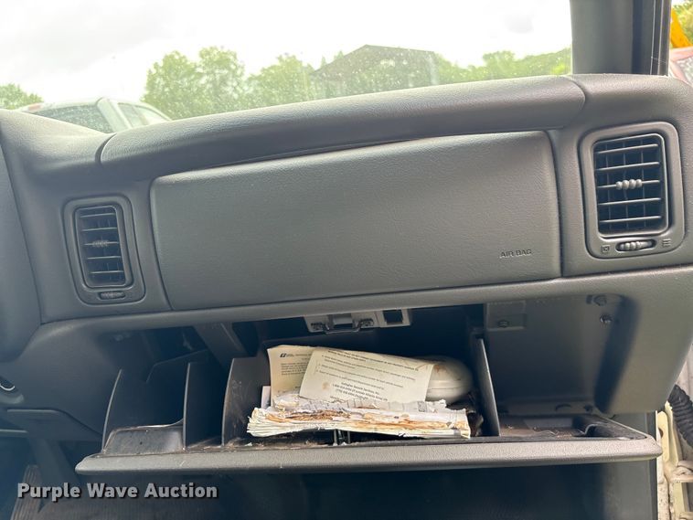 image for item EF1123 2003 Chevrolet Silverado 1500 pickup truck