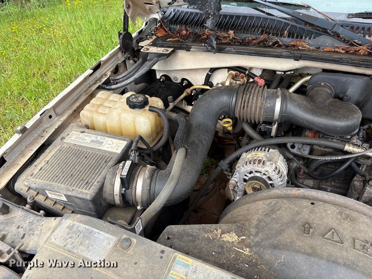 image for item EF1123 2003 Chevrolet Silverado 1500 pickup truck