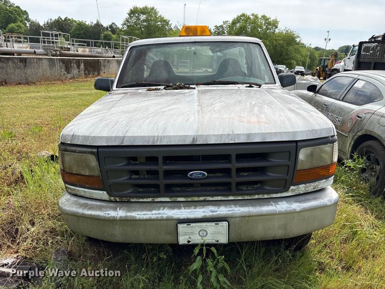 image for item EF1129 1996 Ford F250 pickup truck