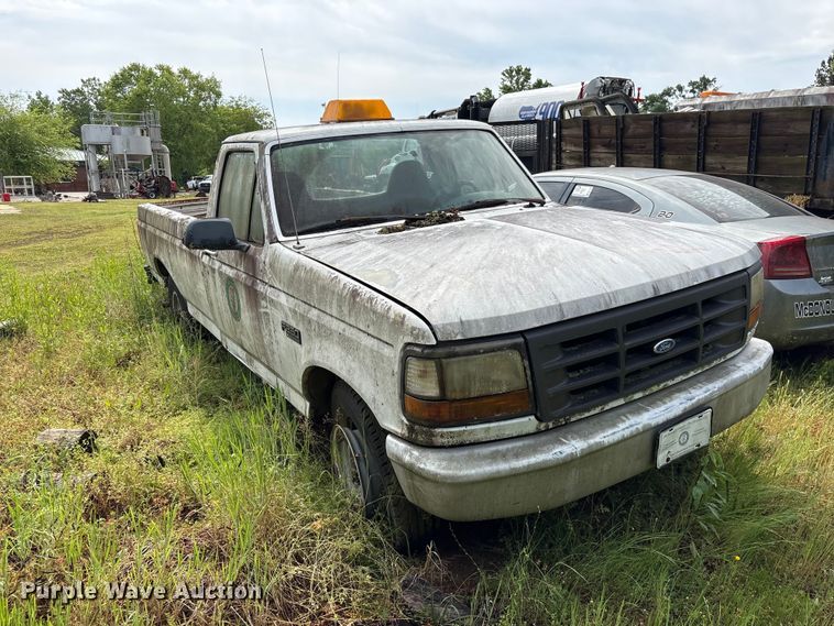 image for item EF1129 1996 Ford F250 pickup truck