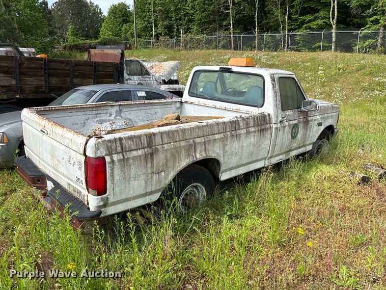 image for item EF1129 1996 Ford F250 pickup truck