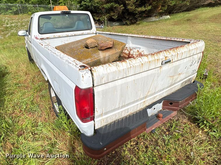 image for item EF1129 1996 Ford F250 pickup truck