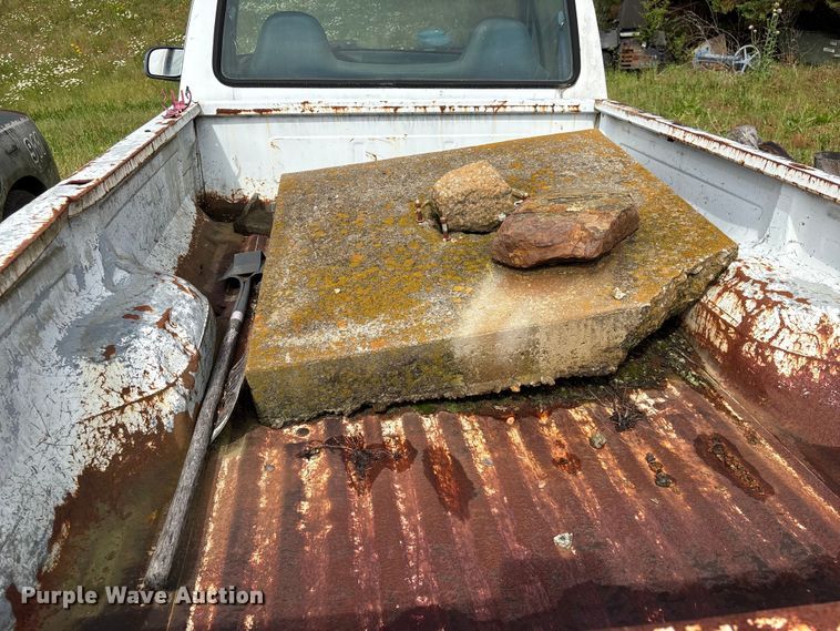 image for item EF1129 1996 Ford F250 pickup truck