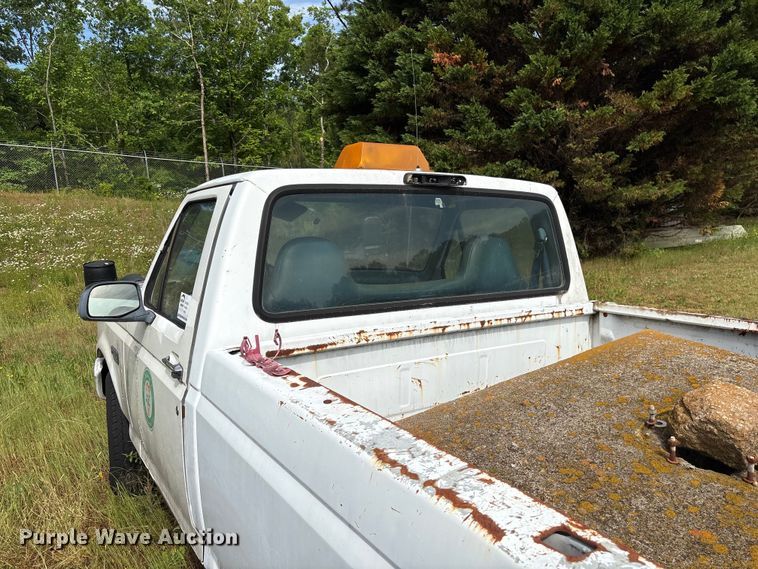 image for item EF1129 1996 Ford F250 pickup truck