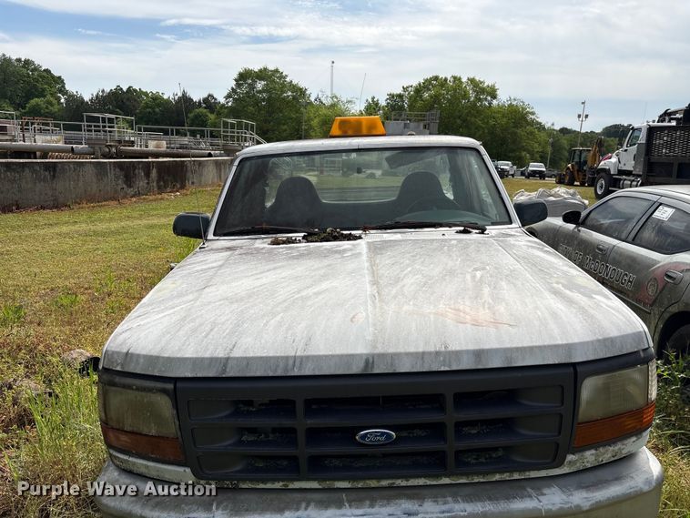 image for item EF1129 1996 Ford F250 pickup truck