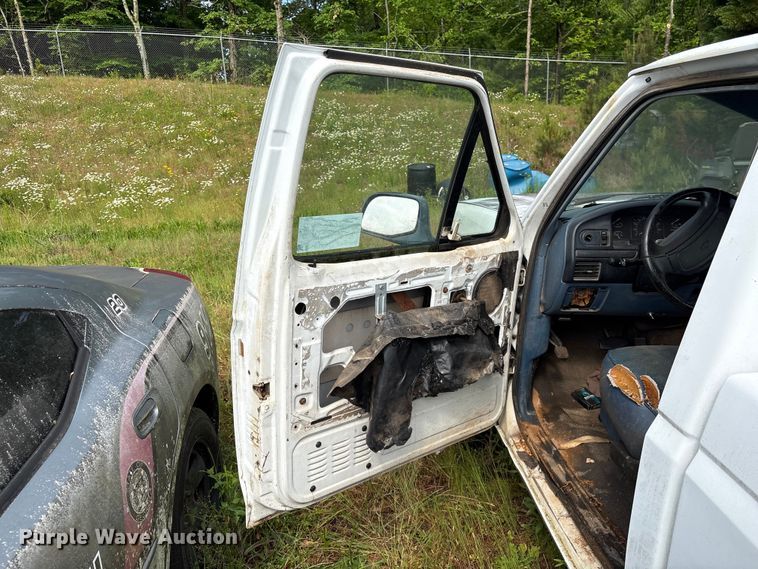 image for item EF1129 1996 Ford F250 pickup truck