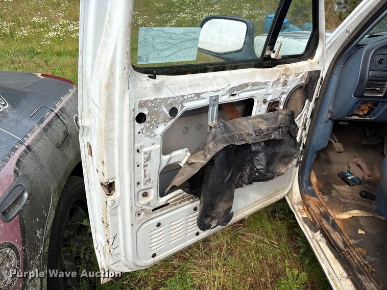 image for item EF1129 1996 Ford F250 pickup truck