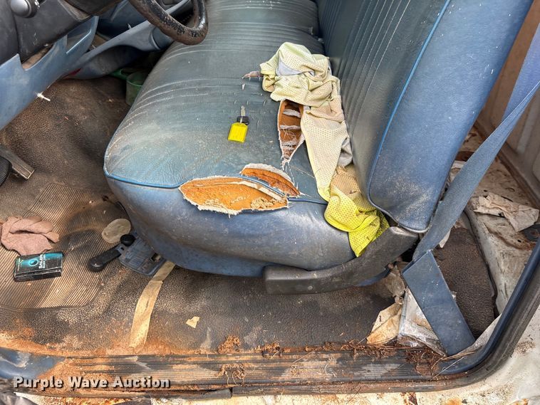 image for item EF1129 1996 Ford F250 pickup truck
