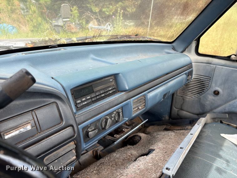 image for item EF1129 1996 Ford F250 pickup truck