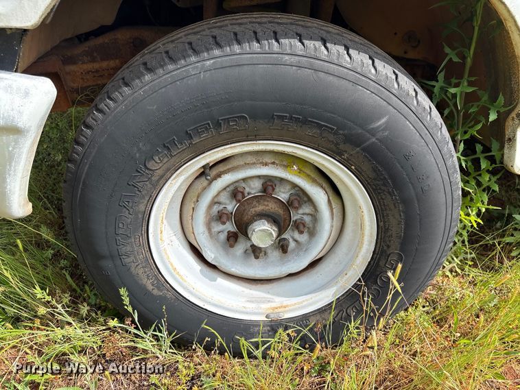 image for item EF1129 1996 Ford F250 pickup truck