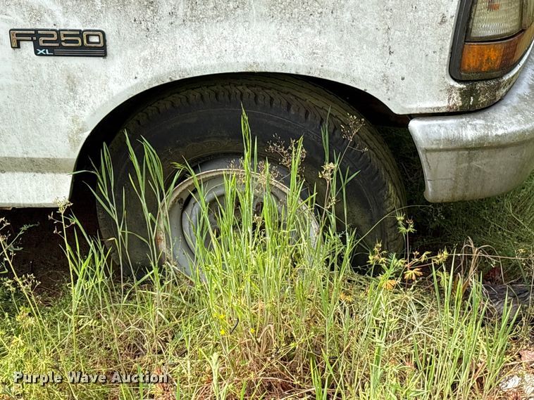 image for item EF1129 1996 Ford F250 pickup truck