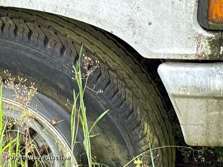 image for item EF1129 1996 Ford F250 pickup truck