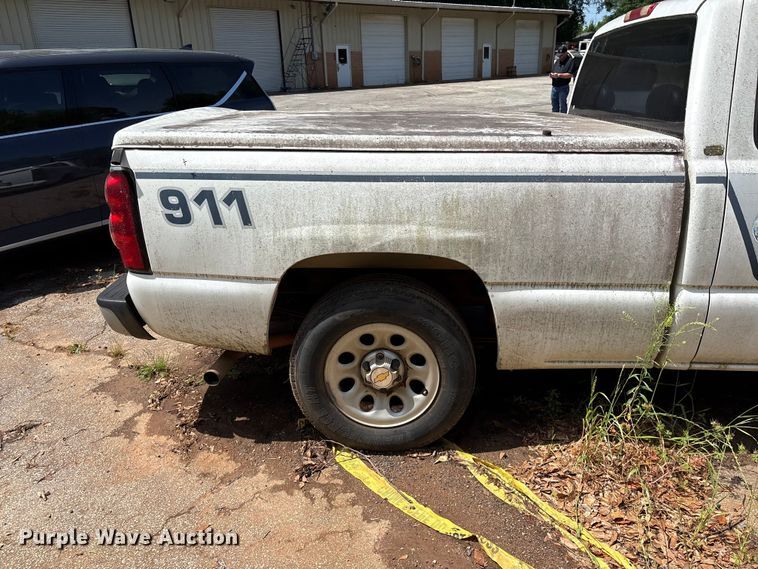 image for item EF1131 2005 Chevrolet Silverado 1500 Ext. Cab pickup truck
