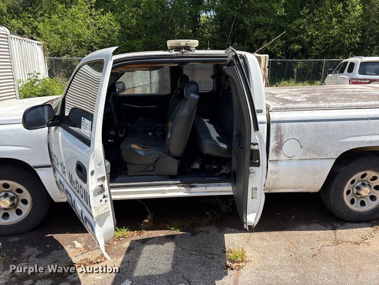 image for item EF1131 2005 Chevrolet Silverado 1500 Ext. Cab pickup truck