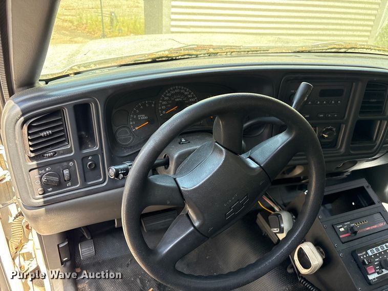 image for item EF1131 2005 Chevrolet Silverado 1500 Ext. Cab pickup truck
