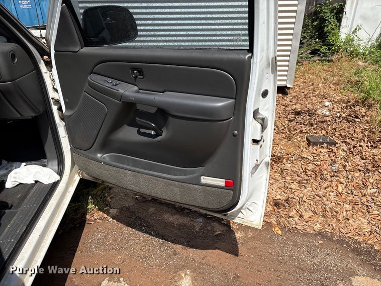 image for item EF1131 2005 Chevrolet Silverado 1500 Ext. Cab pickup truck
