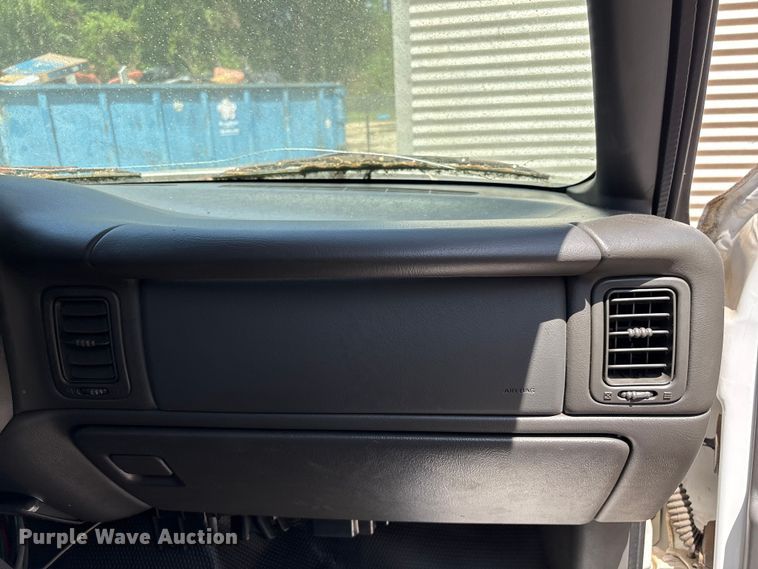 image for item EF1131 2005 Chevrolet Silverado 1500 Ext. Cab pickup truck