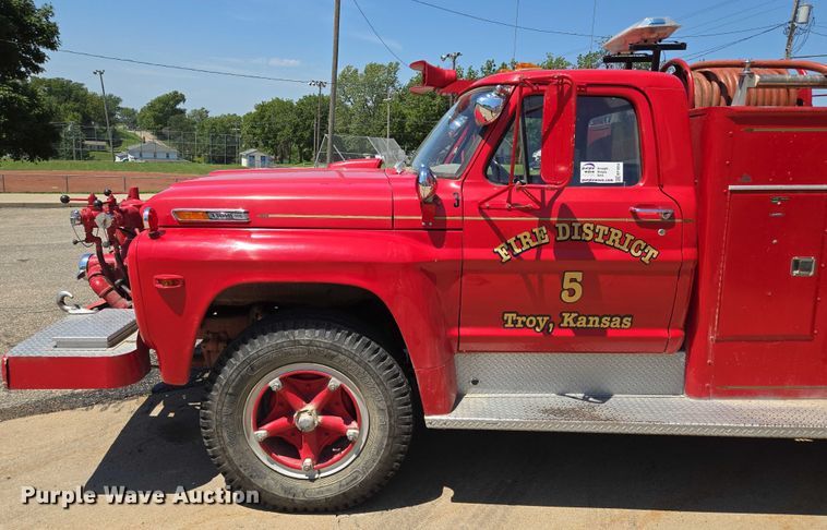 image for item EF1854 1972 Ford 750 pumper fire truck