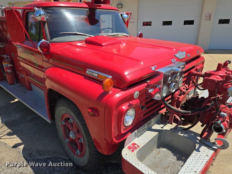 image for item EF1854 1972 Ford 750 pumper fire truck