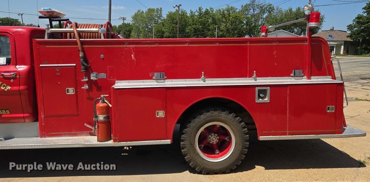 image for item EF1854 1972 Ford 750 pumper fire truck