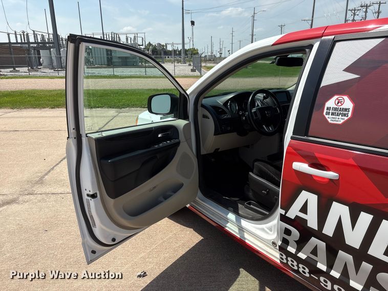image for item EI5842 2018 Dodge Grand Caravan van