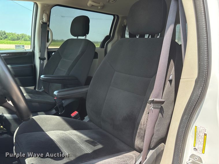 image for item EI5842 2018 Dodge Grand Caravan van