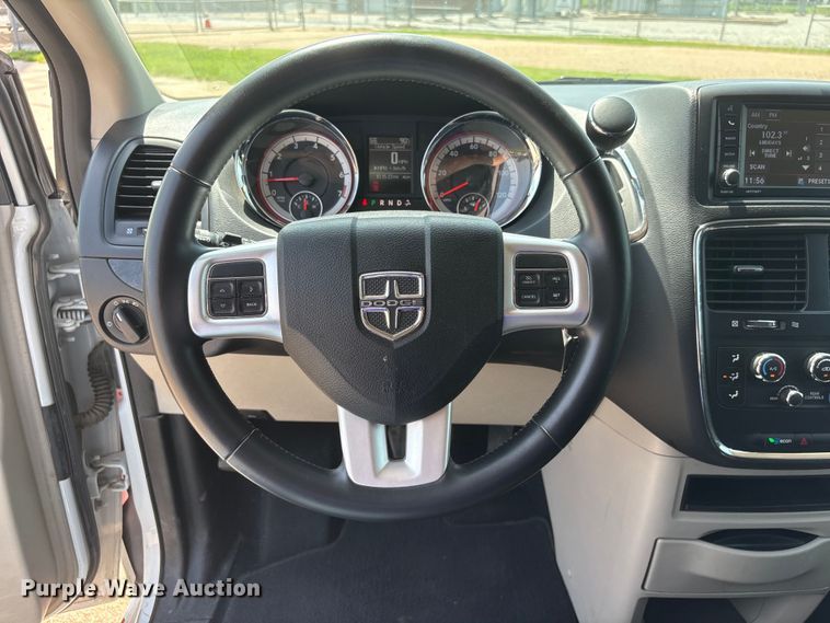 image for item EI5842 2018 Dodge Grand Caravan van