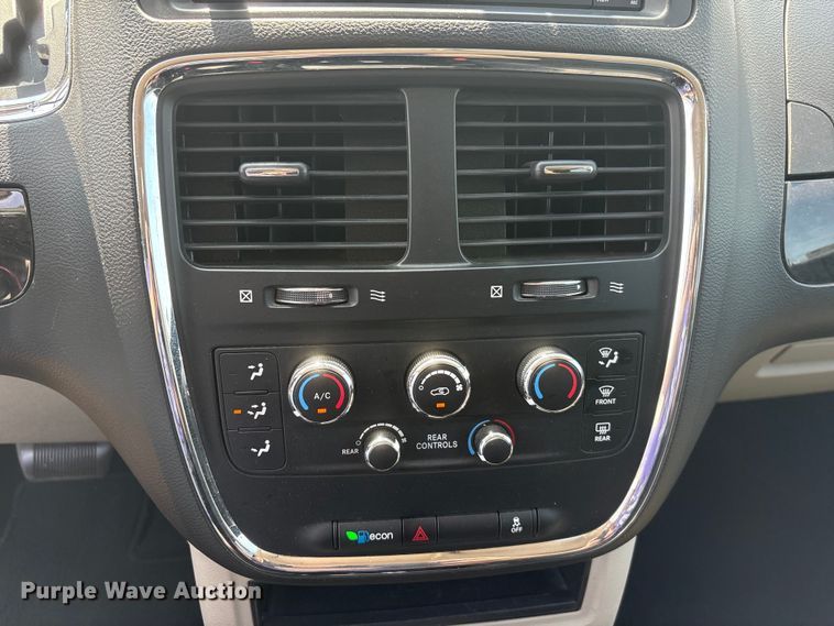 image for item EI5842 2018 Dodge Grand Caravan van