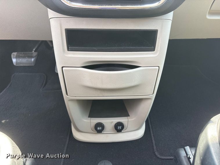 image for item EI5842 2018 Dodge Grand Caravan van