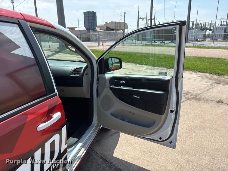 image for item EI5842 2018 Dodge Grand Caravan van
