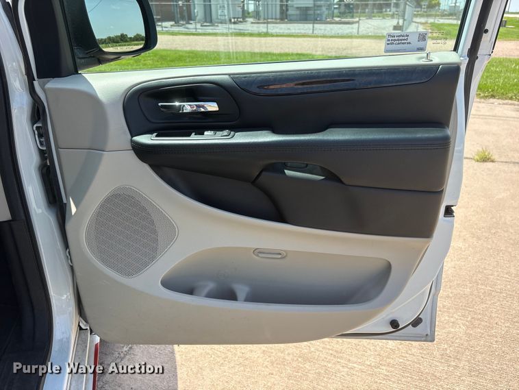 image for item EI5842 2018 Dodge Grand Caravan van