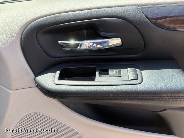image for item EI5842 2018 Dodge Grand Caravan van