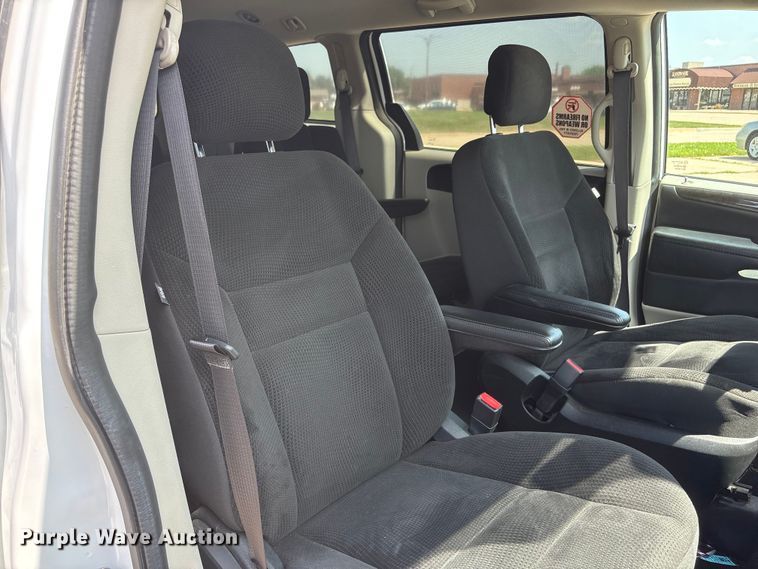 image for item EI5842 2018 Dodge Grand Caravan van