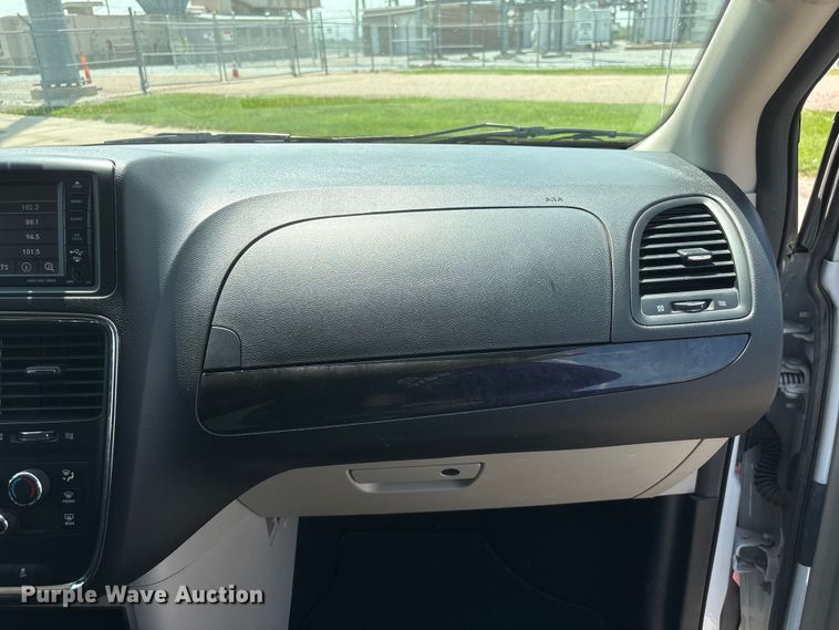 image for item EI5842 2018 Dodge Grand Caravan van