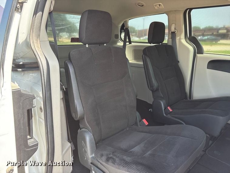 image for item EI5842 2018 Dodge Grand Caravan van