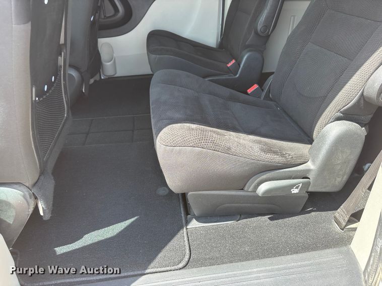 image for item EI5842 2018 Dodge Grand Caravan van