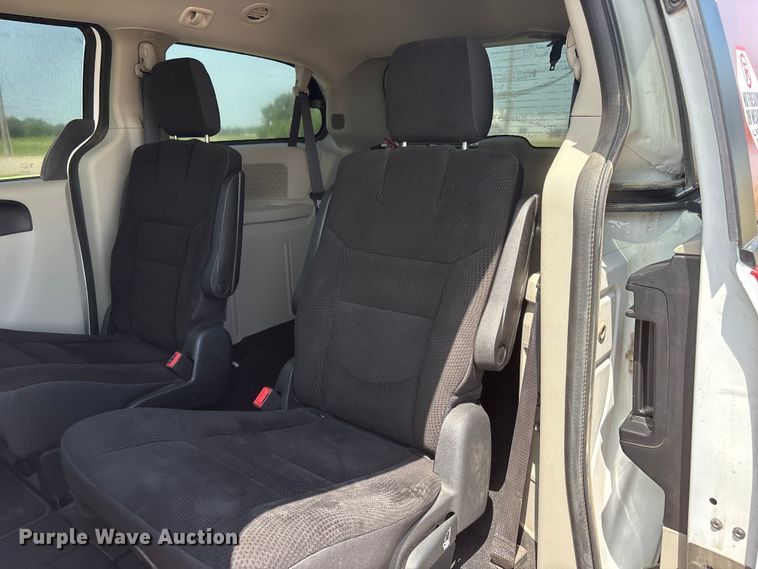 image for item EI5842 2018 Dodge Grand Caravan van