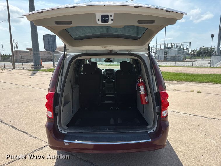 image for item EI5842 2018 Dodge Grand Caravan van