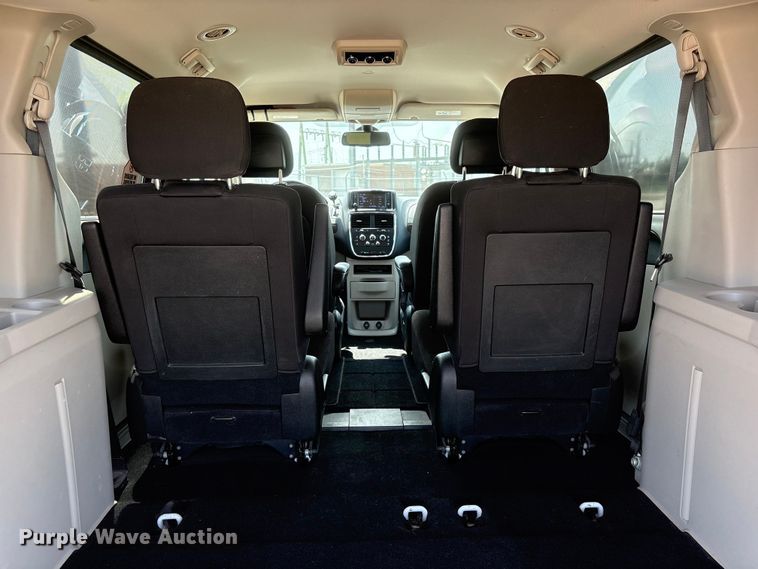 image for item EI5842 2018 Dodge Grand Caravan van