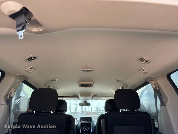image for item EI5842 2018 Dodge Grand Caravan van