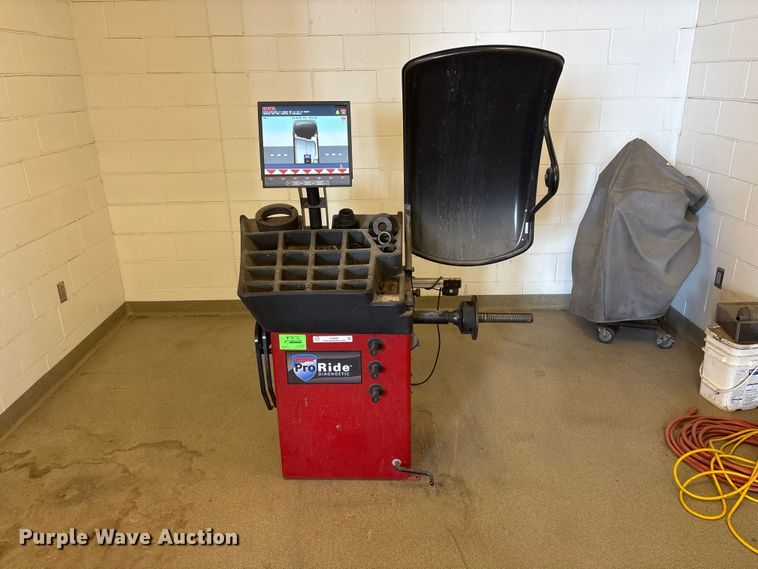 image for item EI5899 2014 Coats Proride diagnostic tire balancing machine