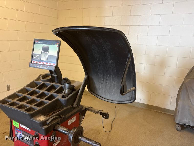 image for item EI5899 2014 Coats Proride diagnostic tire balancing machine