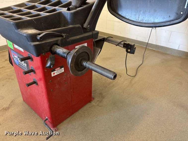 image for item EI5899 2014 Coats Proride diagnostic tire balancing machine