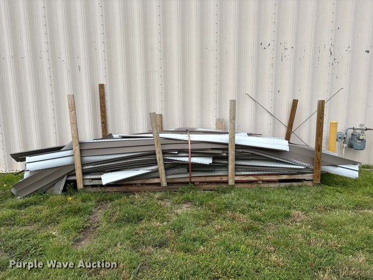 image for item EI5912 Approximately (20) pieces of vinyl siding